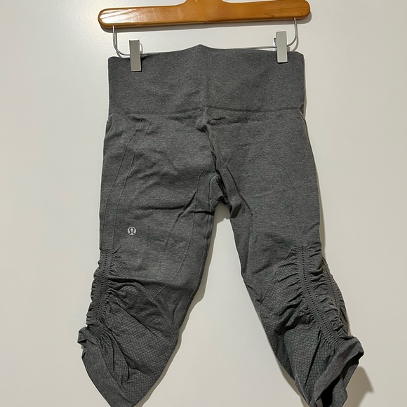 Lululemon in the flow crop leggings (light grey, size 6) - Picture 5 of 5